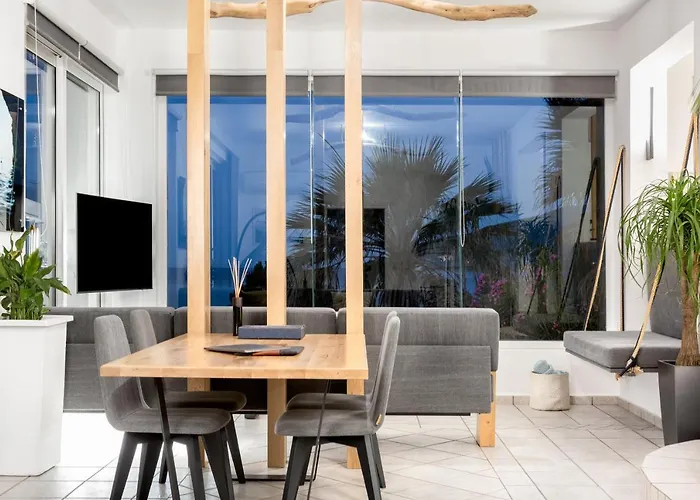 Exotic Master-house In A Unique Location! Feriehus